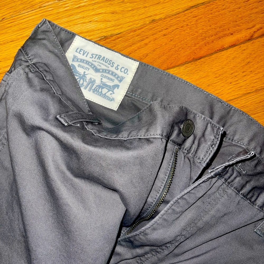 Authentic Levi’s pants(new)